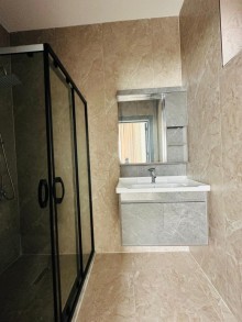 Mərdəkan  Qala yolunda Araz supermarket yaxınlığında yeni ev satılır, -17