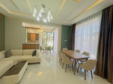 Mərdəkanda yeni tikilmiş gözəl villa satılır. 3 sot torpaq sahəsi, -19