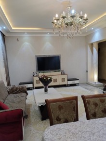 Buzovnada, Aida parkının arxasında Satılır Həyət evi, -5