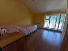Qaxda - İlisu yolunda çay kənarında Kirayə (Günlük) Həyət evi, -4