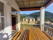 Qaxda - İlisu yolunda çay kənarında Kirayə (Günlük) Həyət evi, -5