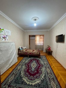satilir-2-otaq-kohne-tikili-baki-bineqedi-8-ci-mikrorayon-azadliq-32-1750777130