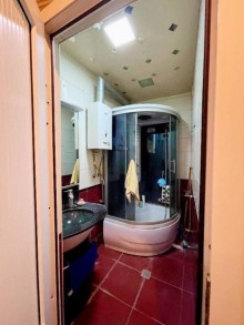8-ci mikrorayonda Azadlıq metrosu Köhnə Tikili, -9