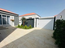 One-story 4-room house with a pool at an affordable price in Baku, -3
