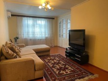 В центре Кубы, на проспекте Г. Алиева, продаётся двухэтажный дом, -5