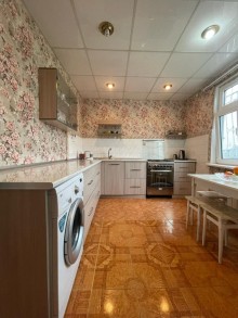 В центре Кубы, на проспекте Г. Алиева, продаётся двухэтажный дом, -6