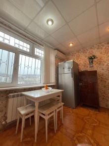 В центре Кубы, на проспекте Г. Алиева, продаётся двухэтажный дом, -7