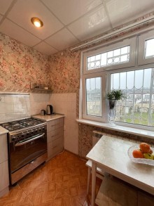 В центре Кубы, на проспекте Г. Алиева, продаётся двухэтажный дом, -8