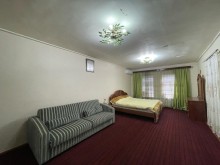 В центре Кубы, на проспекте Г. Алиева, продаётся двухэтажный дом, -9