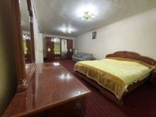 В центре Кубы, на проспекте Г. Алиева, продаётся двухэтажный дом, -10