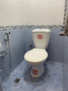 В центре Кубы, на проспекте Г. Алиева, продаётся двухэтажный дом, -14